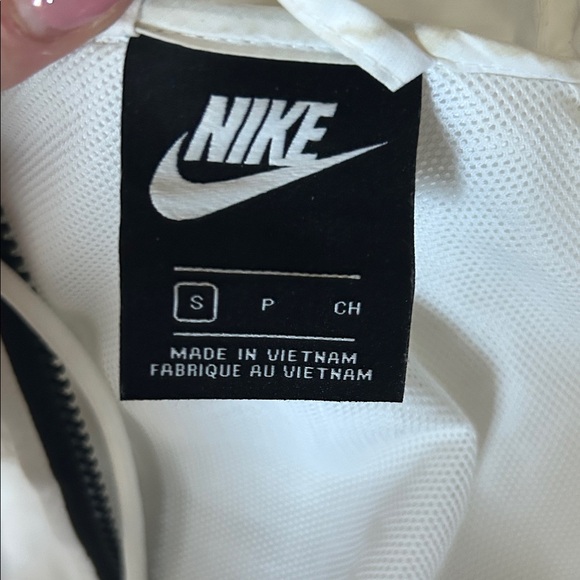 Nike Black and White Women's Jacket - Picture 4 of 4
